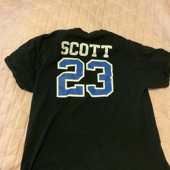 Black Tree Hill 23 Graphic T-Shirt - Picture 2 of 5
